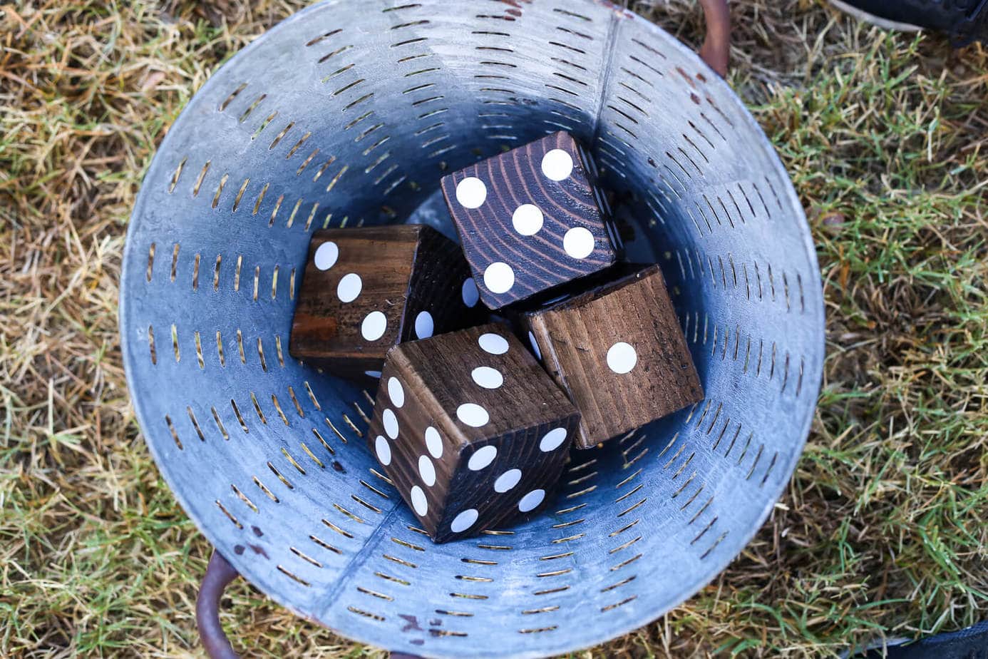 easy-diy-lawn-dice-game-scorecard-love-renovations