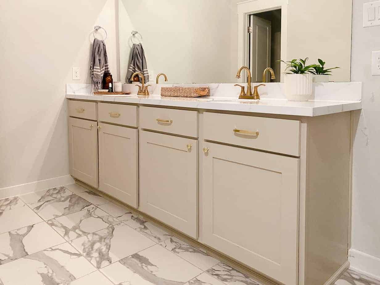 Modern Laminate Bathroom Cabinets Set for Small Space