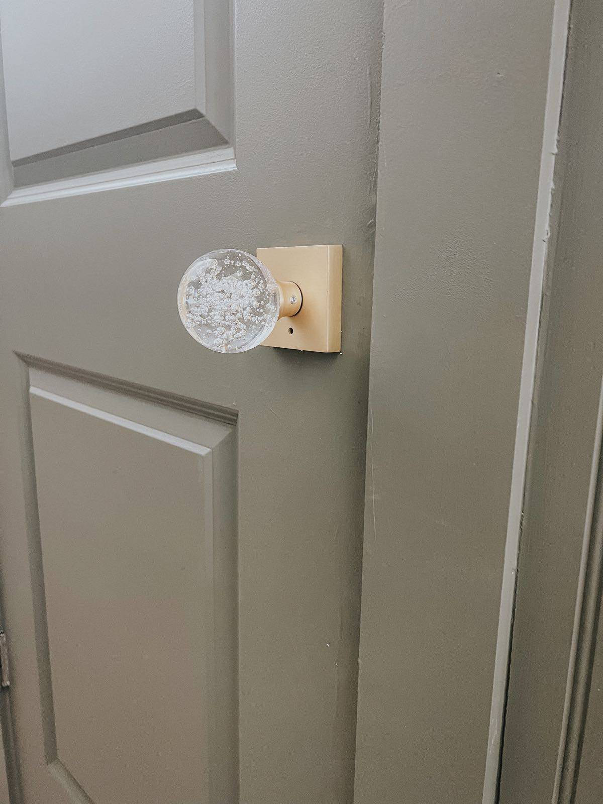 How to Change a Doorknob and Replace It