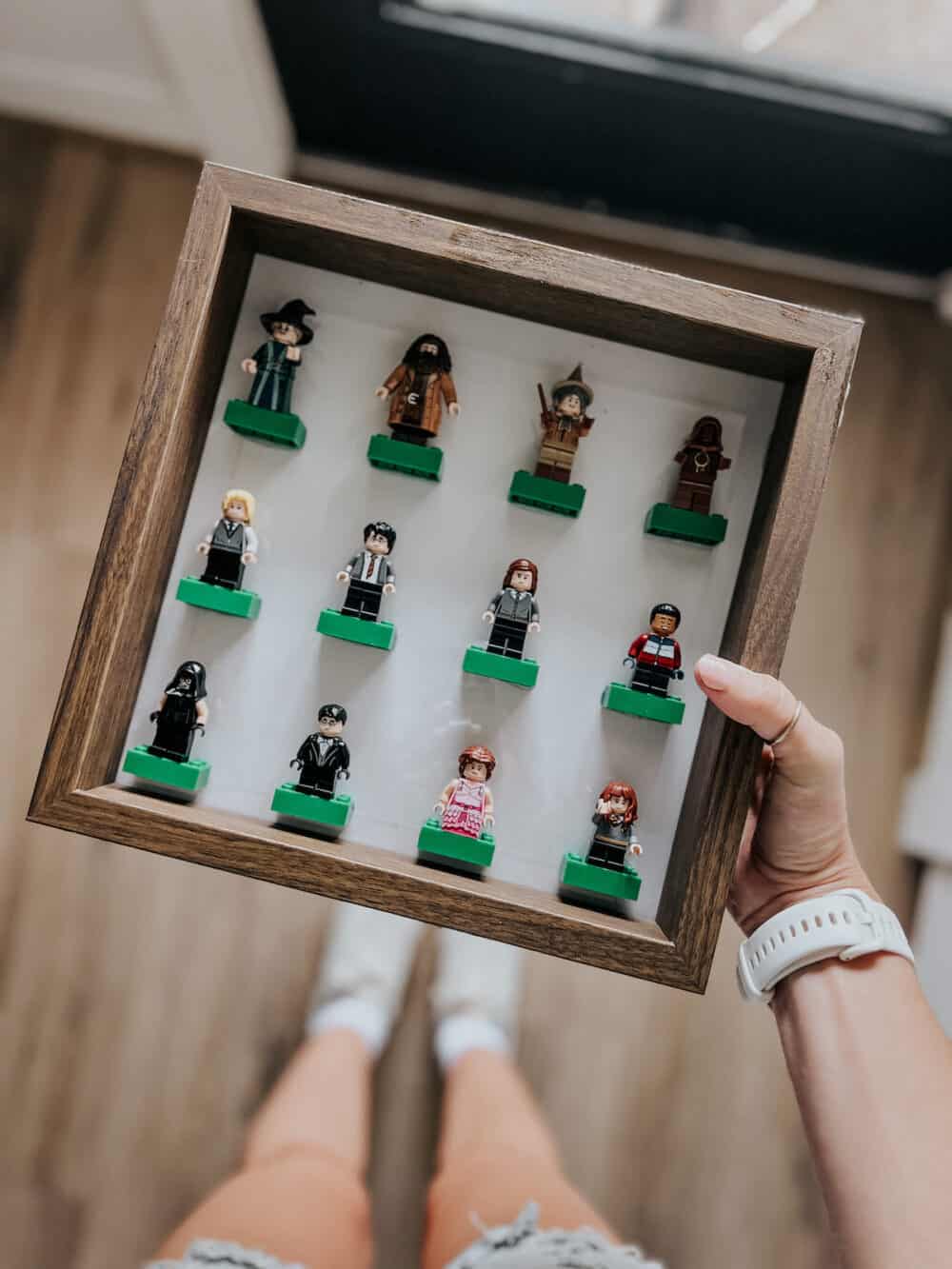 DIY LEGO minifig display